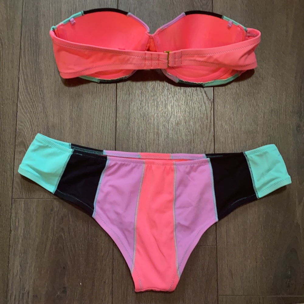 Victoria Secret Bikini - Picture 4 of 6